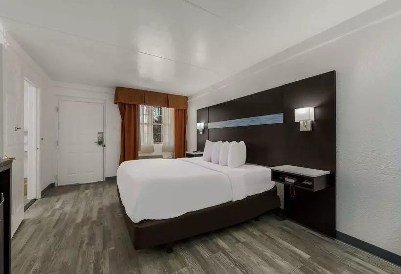 Otel Quality Inn & Suites Airport