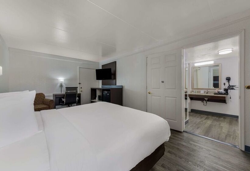 فندق Quality Inn & Suites Airport