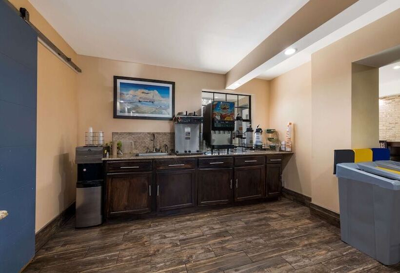 فندق Quality Inn & Suites Airport