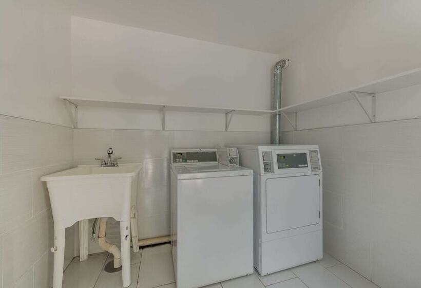 فندق Quality Inn & Suites Airport