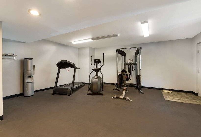 فندق Quality Inn & Suites Airport