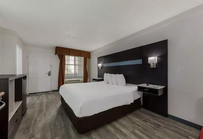 Otel Quality Inn & Suites Airport