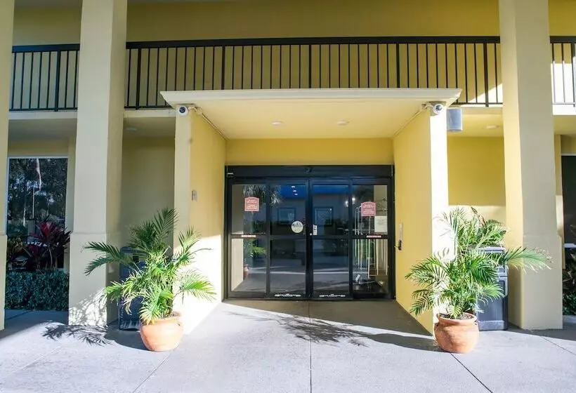 هتل Quality Inn Palm Beach International Airport