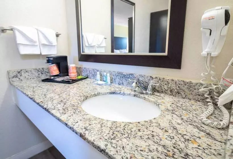 هتل Quality Inn Palm Beach International Airport