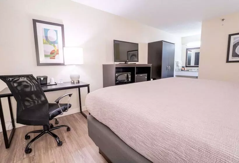 هتل Quality Inn Palm Beach International Airport