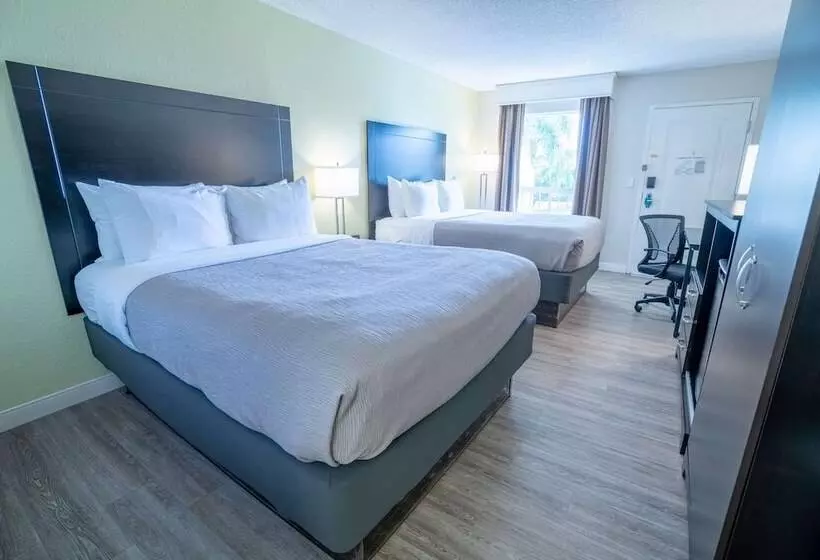 هتل Quality Inn Palm Beach International Airport