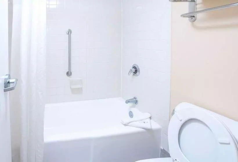 هتل Quality Inn Palm Beach International Airport