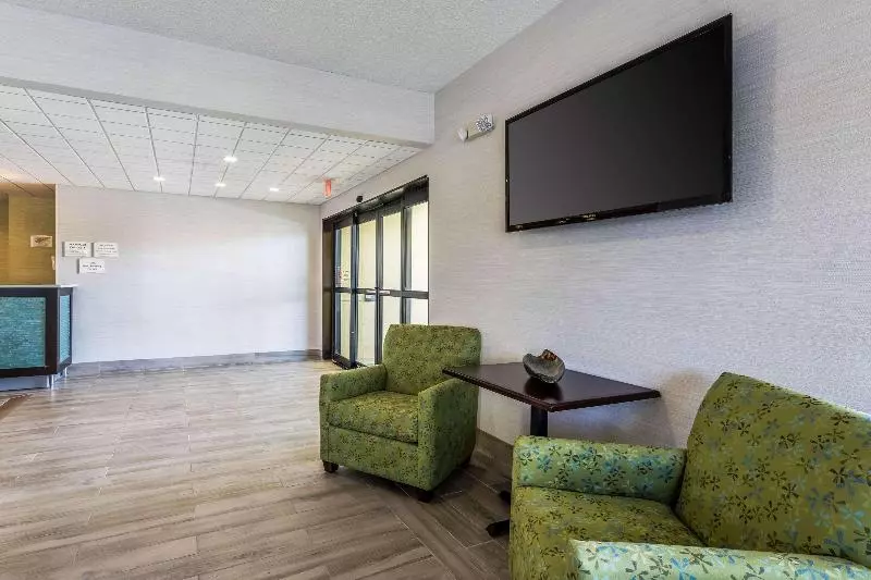 هتل Quality Inn Palm Beach International Airport