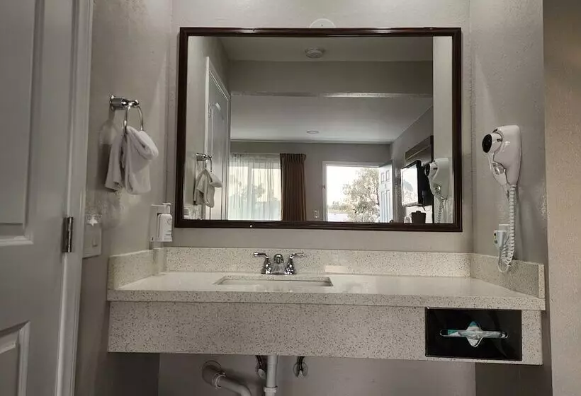 בית מלון כפרי The Grove At Pismo Beach