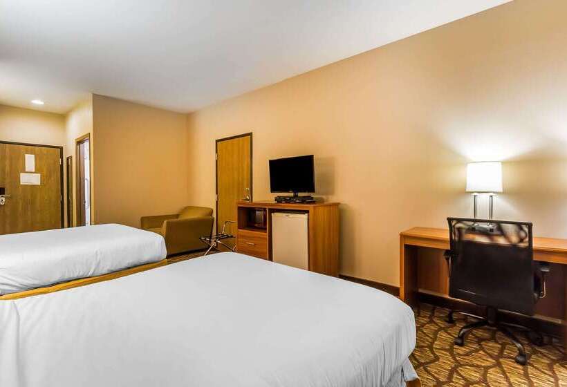 בית מלון כפרי Quality Inn & Suites Chesterfield Village