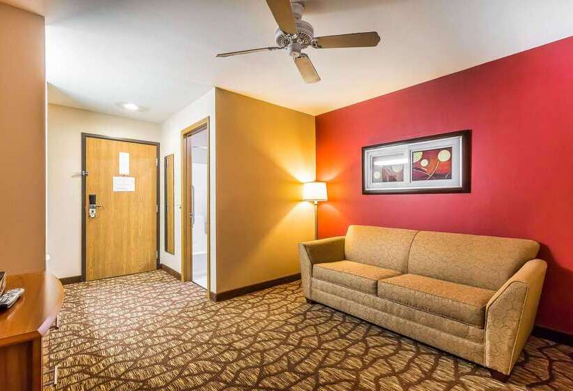 בית מלון כפרי Quality Inn & Suites Chesterfield Village