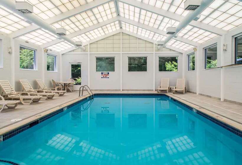 فندق Quality Inn & Suites Danbury Near University