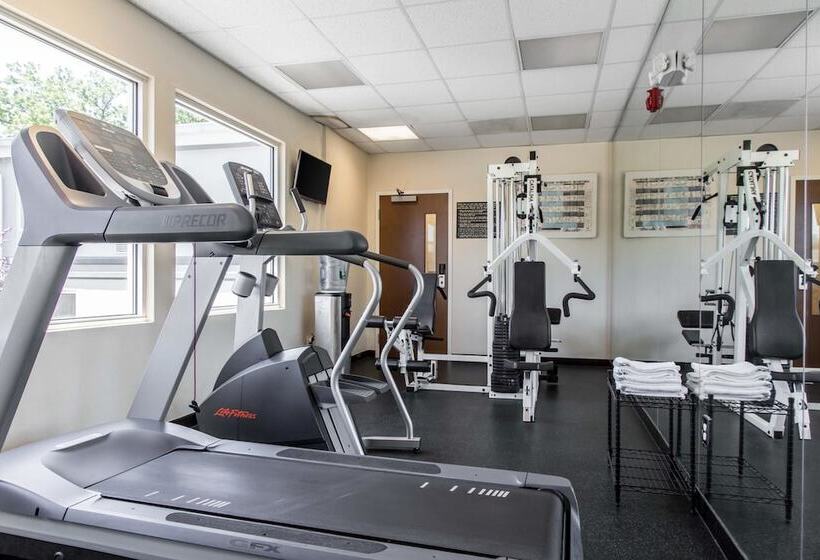 فندق Quality Inn & Suites Danbury Near University