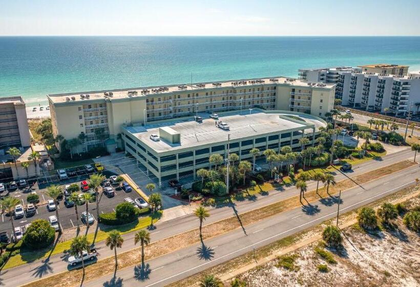 Отель Rentals At Waters Edge Condominiums