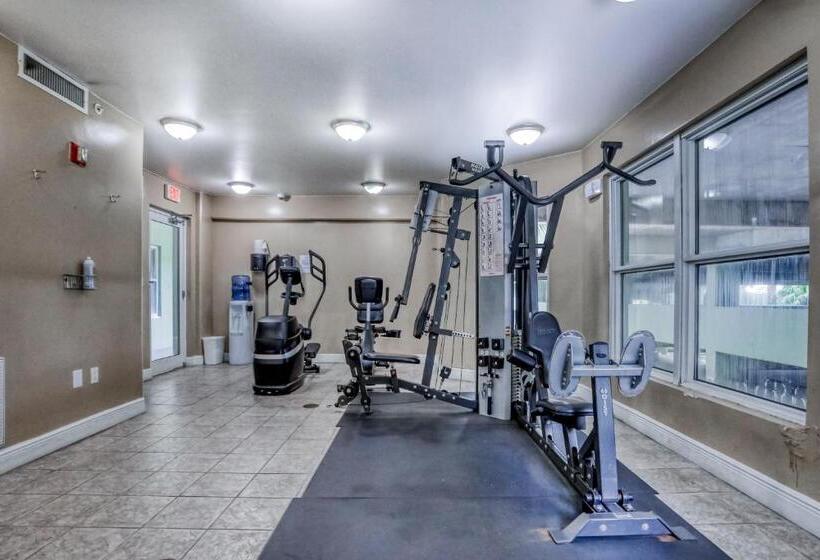 Отель Rentals At Waters Edge Condominiums