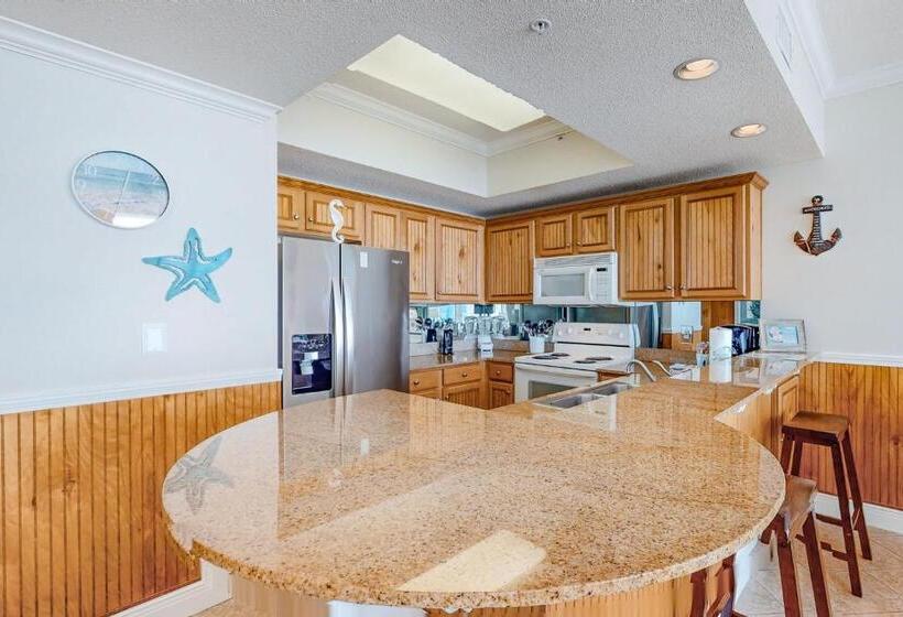 Отель Rentals At Waters Edge Condominiums