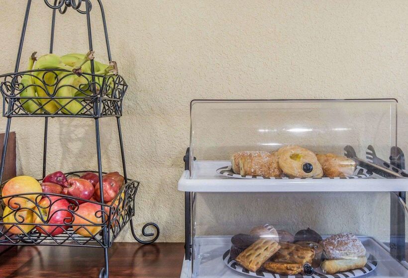 בית מלון כפרי Rodeway Inn National City San Diego South