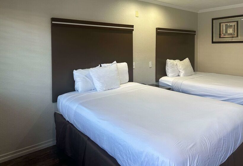 בית מלון כפרי Rodeway Inn National City San Diego South