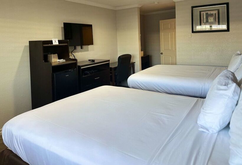 בית מלון כפרי Rodeway Inn National City San Diego South