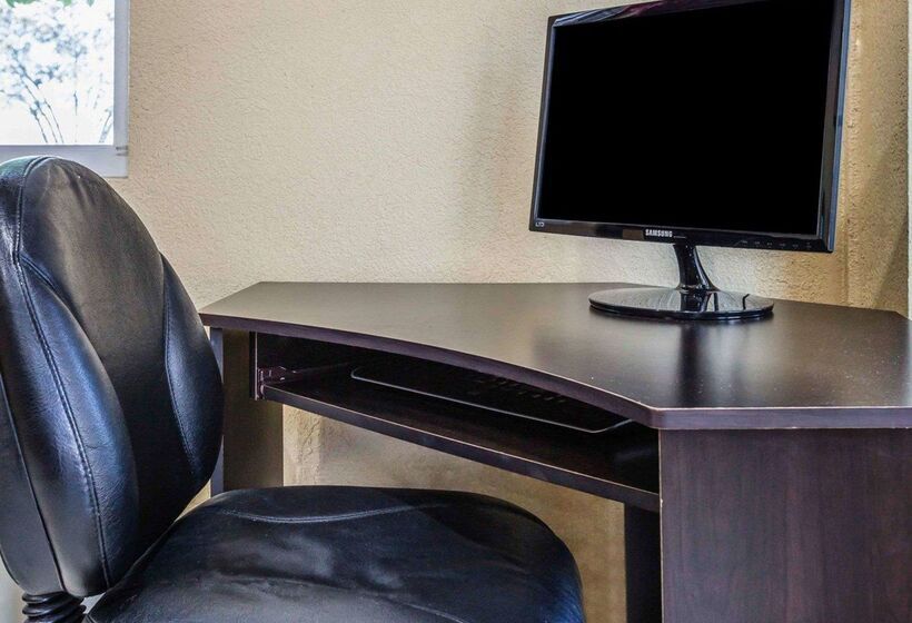 בית מלון כפרי Rodeway Inn National City San Diego South