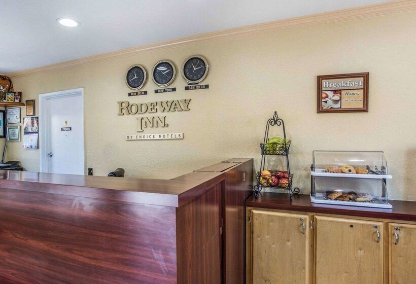 בית מלון כפרי Rodeway Inn National City San Diego South
