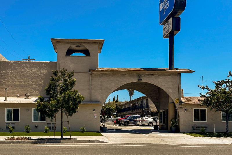 בית מלון כפרי Rodeway Inn National City San Diego South