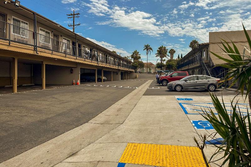 בית מלון כפרי Rodeway Inn National City San Diego South