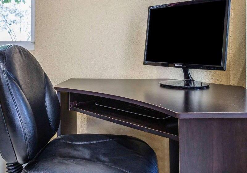 בית מלון כפרי Rodeway Inn National City San Diego South