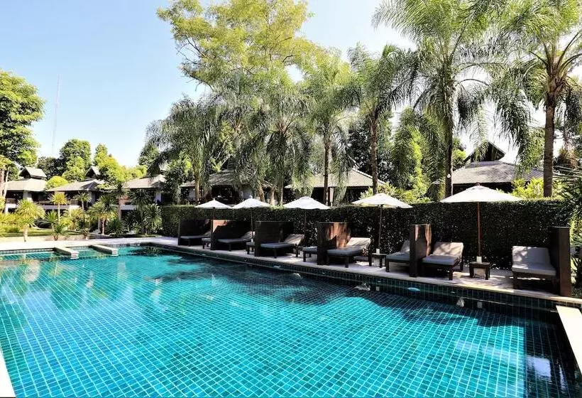 Отель The Quarter Pai