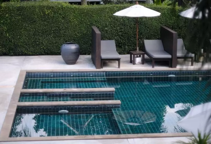 Отель The Quarter Pai