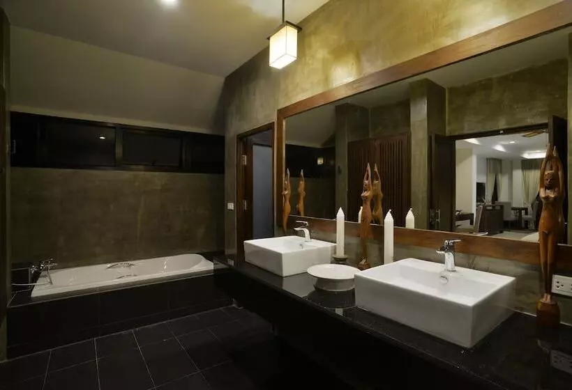 Отель The Quarter Pai