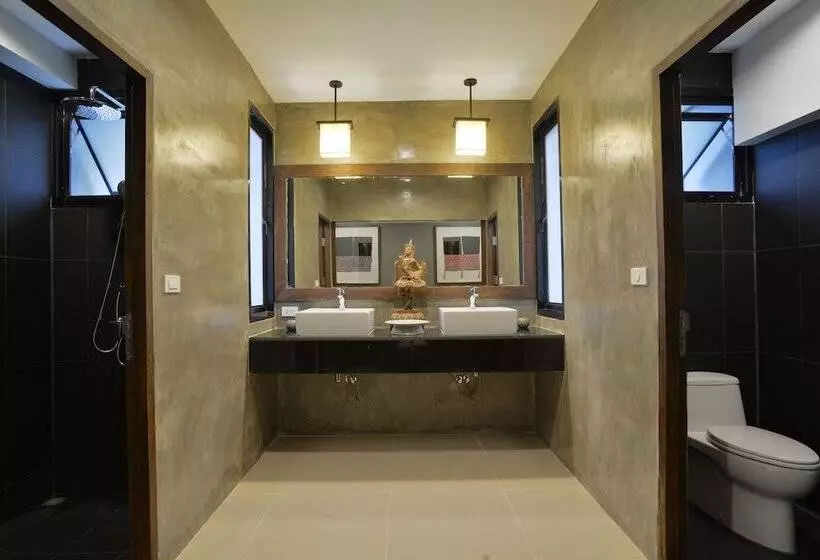 Отель The Quarter Pai