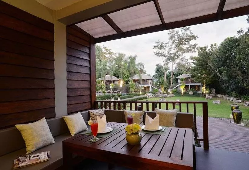 Отель The Quarter Pai