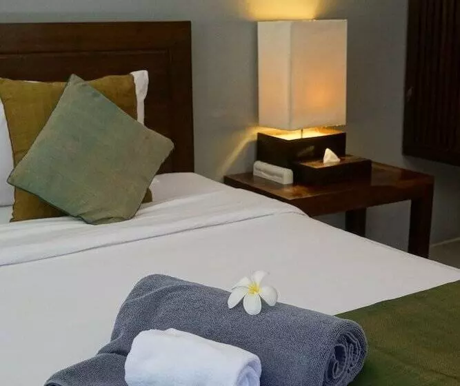 Отель The Quarter Pai