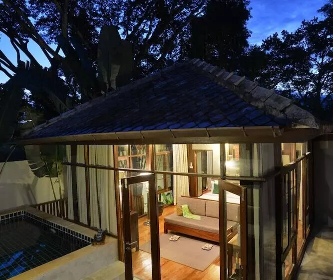 Отель The Quarter Pai