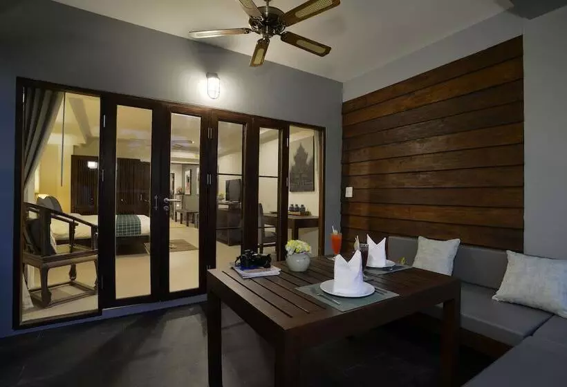 Отель The Quarter Pai