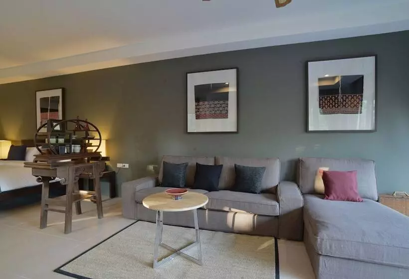 Отель The Quarter Pai