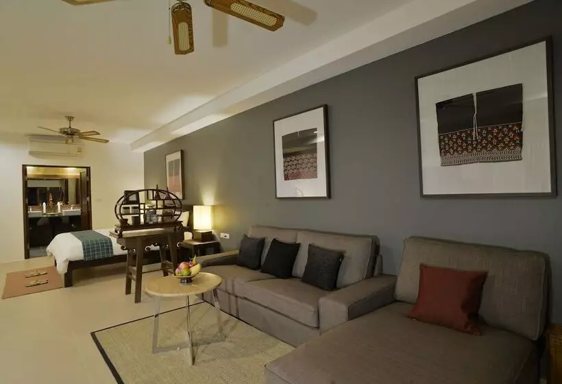 Отель The Quarter Pai