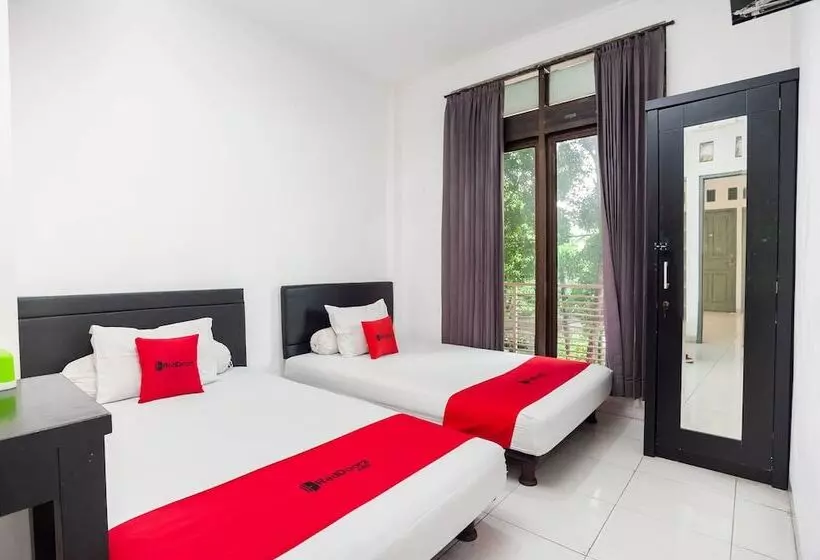 Hotelli Reddoorz Syariah Near Grand Galaxy Park