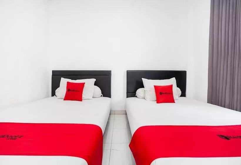 Hotelli Reddoorz Syariah Near Grand Galaxy Park