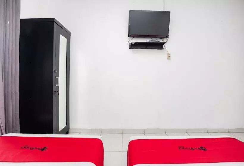 Hotelli Reddoorz Syariah Near Grand Galaxy Park