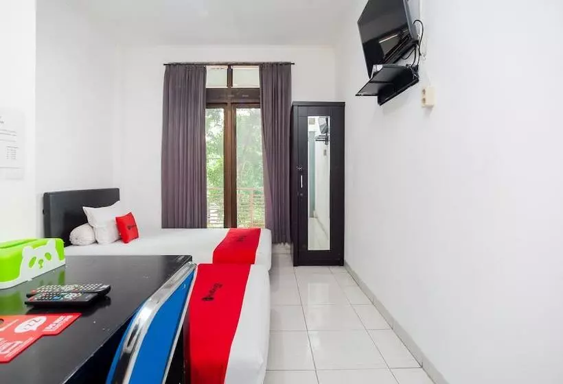 Hotelli Reddoorz Syariah Near Grand Galaxy Park