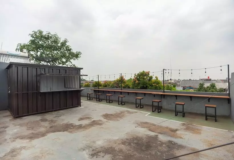 Hotelli Reddoorz Syariah Near Grand Galaxy Park