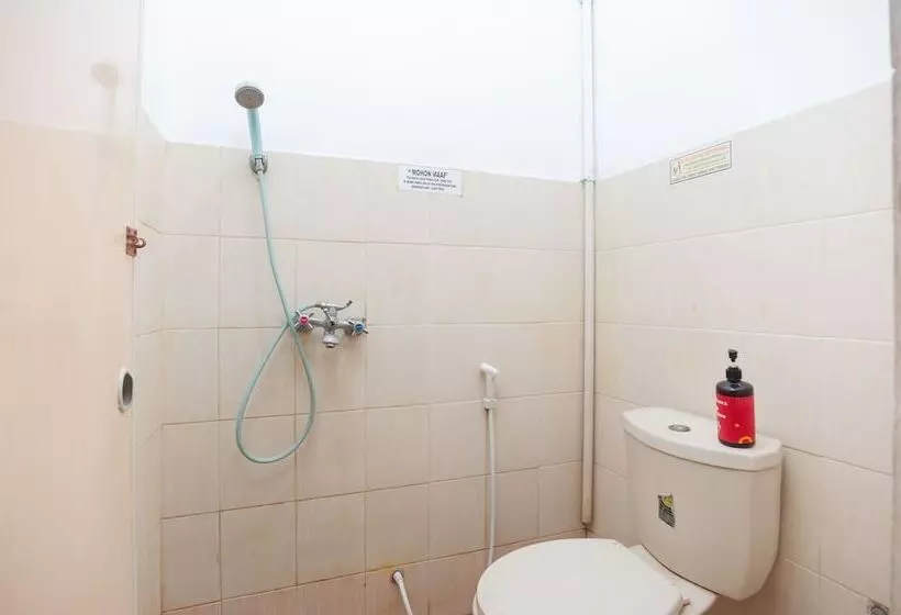 Hotelli Reddoorz Syariah Near Grand Galaxy Park