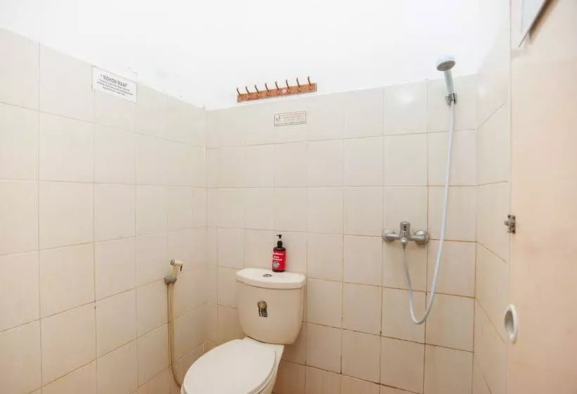 Hotelli Reddoorz Syariah Near Grand Galaxy Park