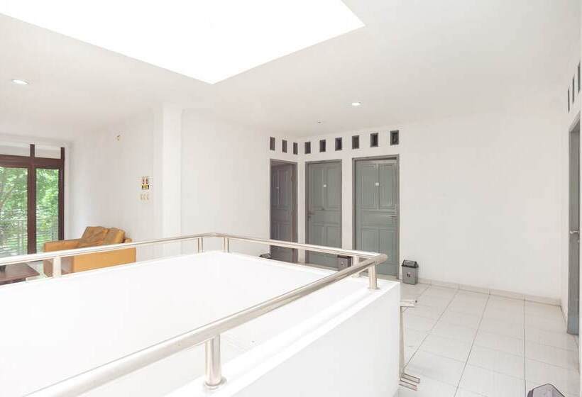 فندق Reddoorz Syariah Near Grand Galaxy Park