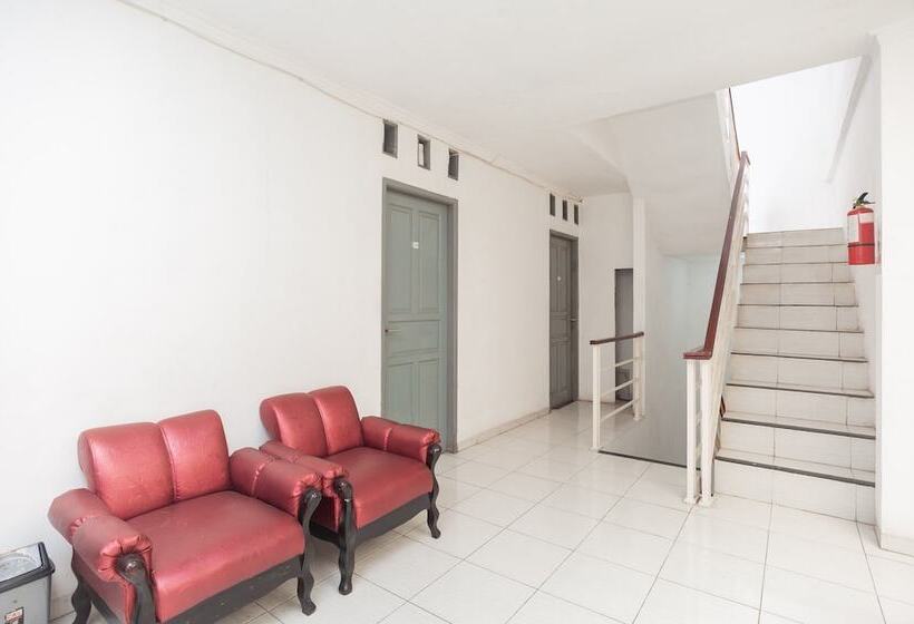 فندق Reddoorz Syariah Near Grand Galaxy Park