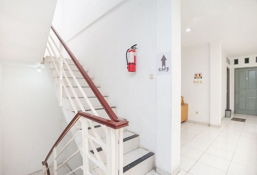 فندق Reddoorz Syariah Near Grand Galaxy Park