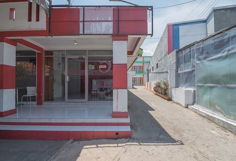 פנסיון Reddoorz Plus Near Alun Alun Kuningan