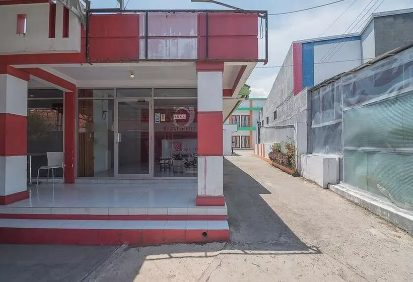 Majatalo Reddoorz Plus Near Alun Alun Kuningan